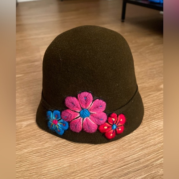 Sheep Wool Felt Floral Embroidered Women Hat main image 11